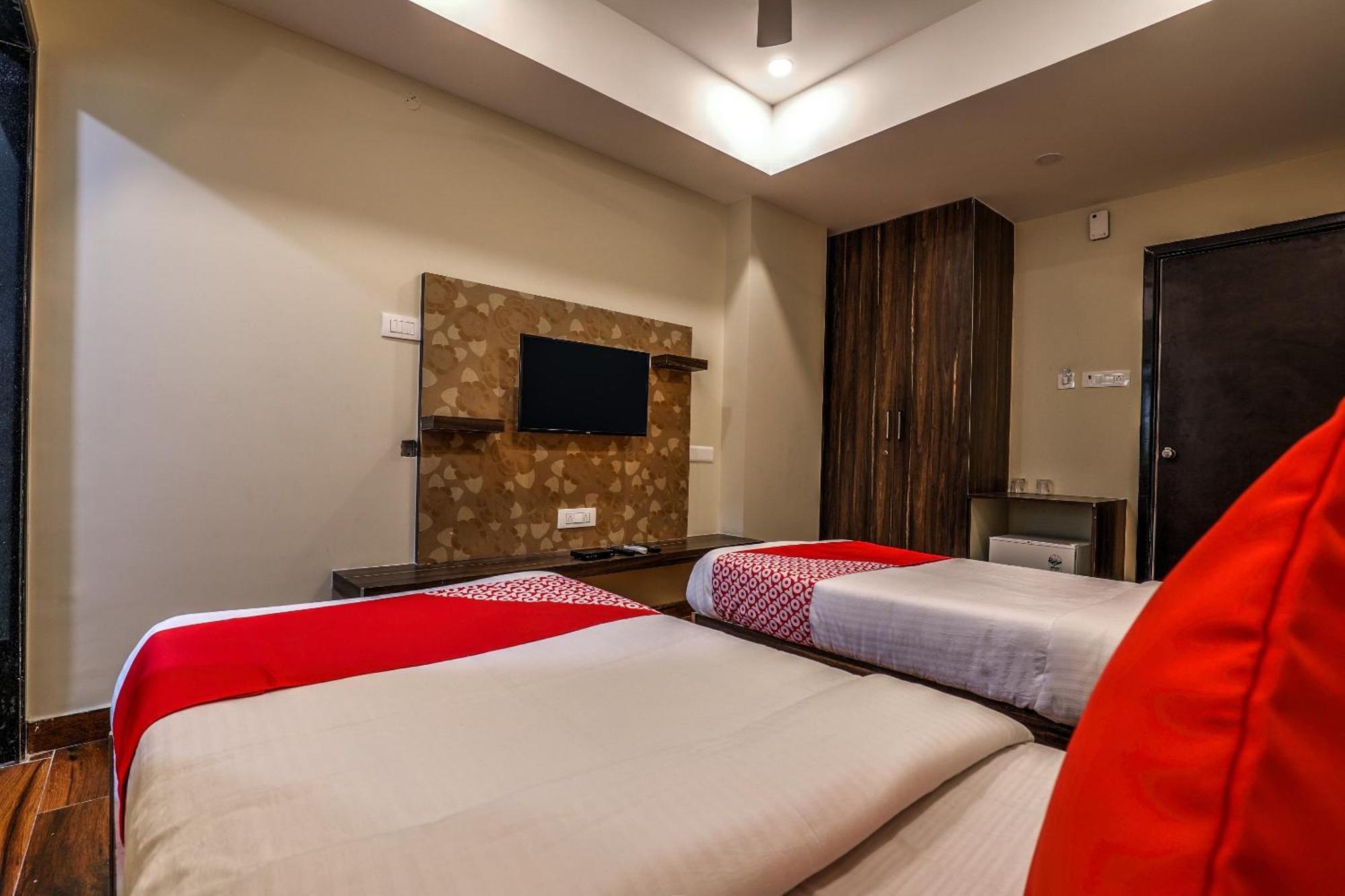 Capital O Sky Grand Hotell Hyderabad Eksteriør bilde