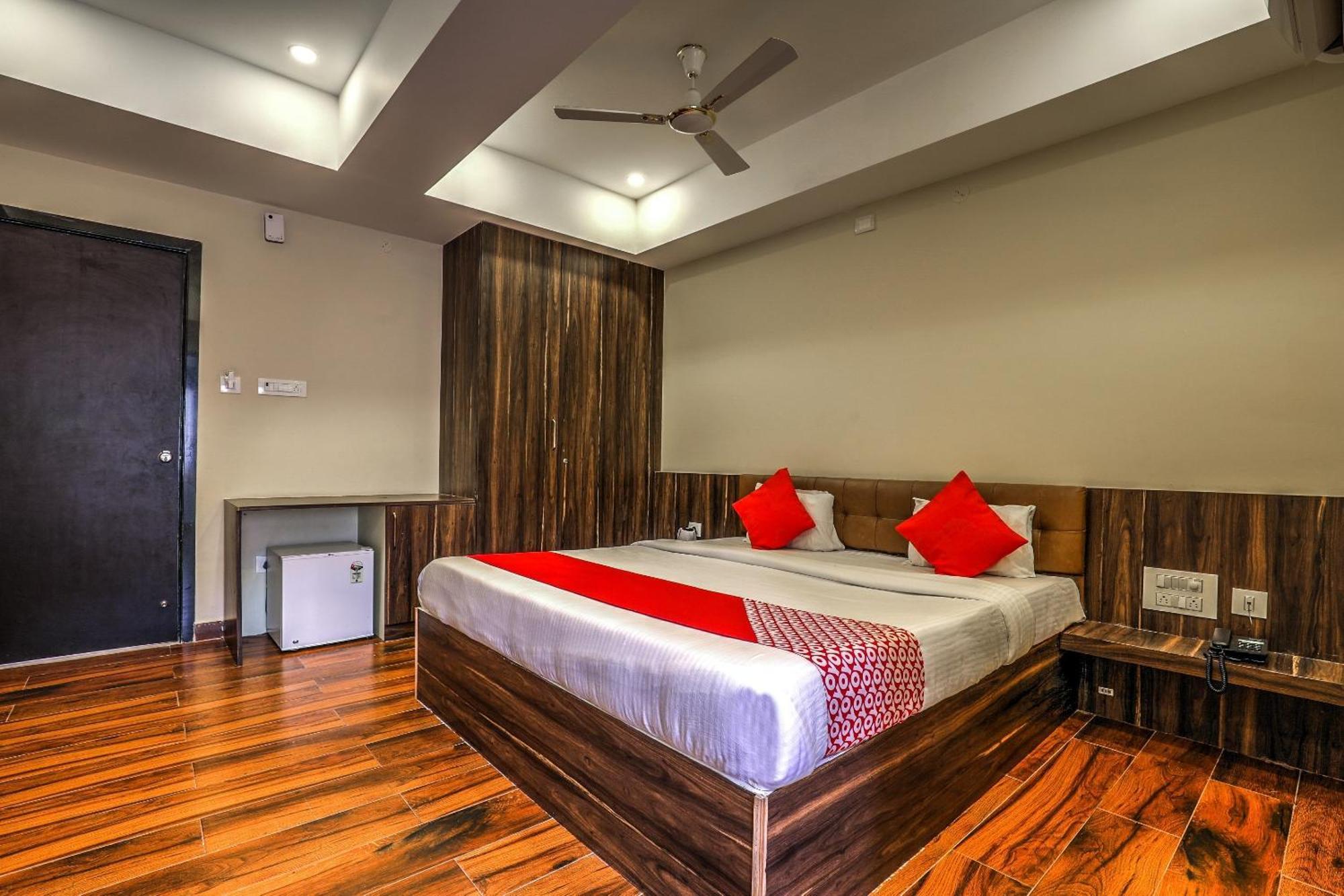 Capital O Sky Grand Hotell Hyderabad Eksteriør bilde