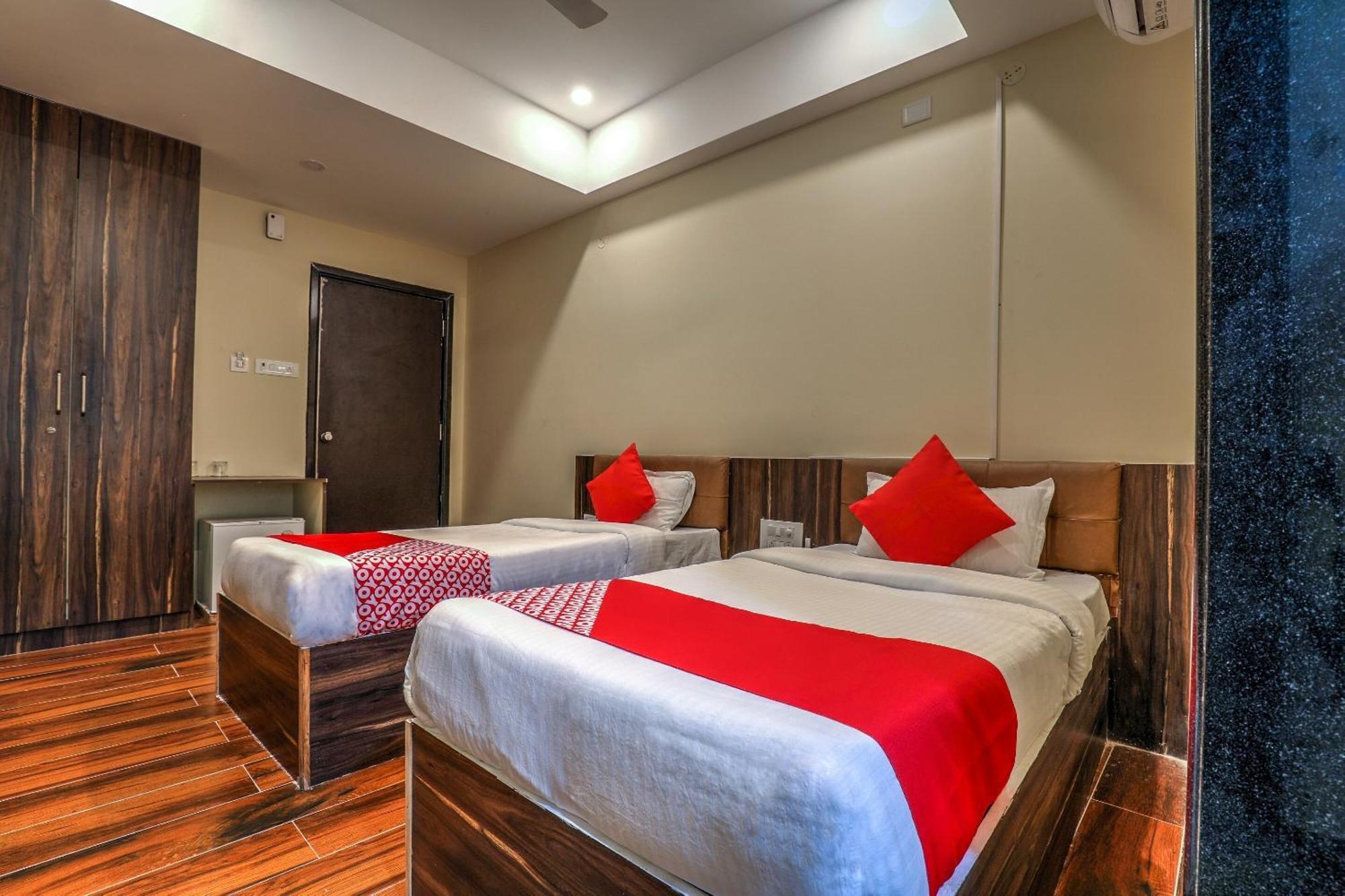 Capital O Sky Grand Hotell Hyderabad Eksteriør bilde