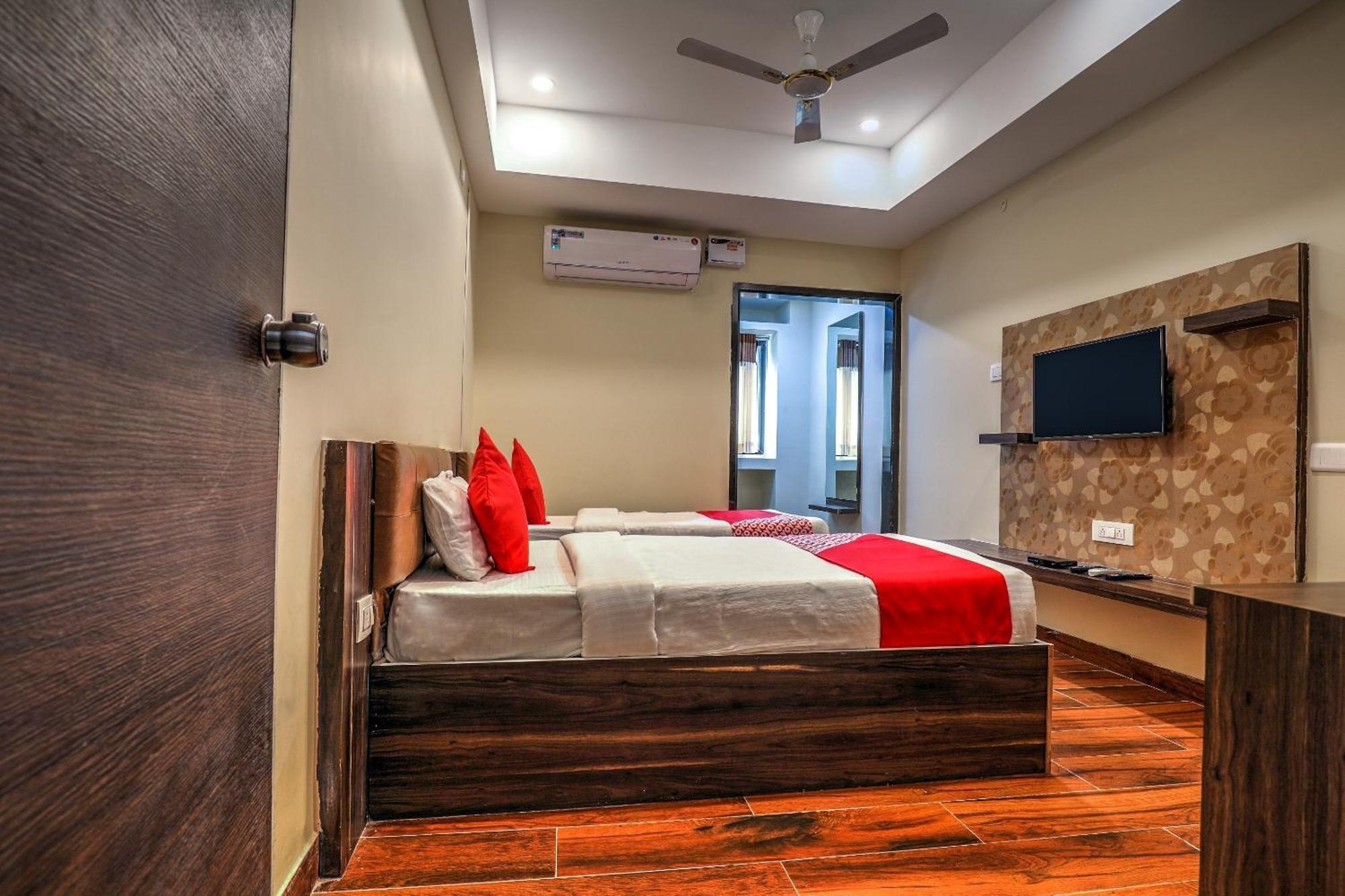 Capital O Sky Grand Hotell Hyderabad Eksteriør bilde