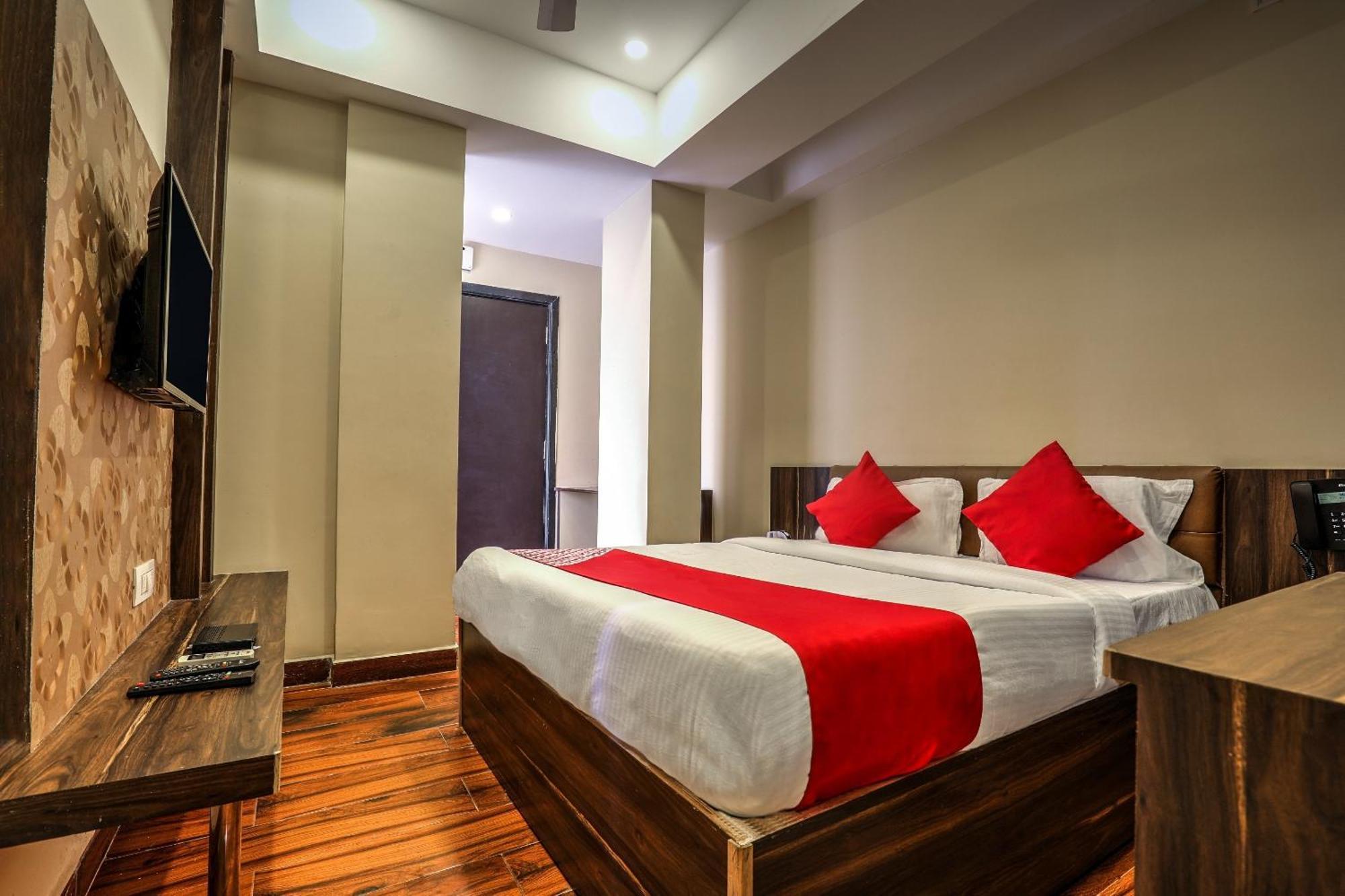 Capital O Sky Grand Hotell Hyderabad Eksteriør bilde