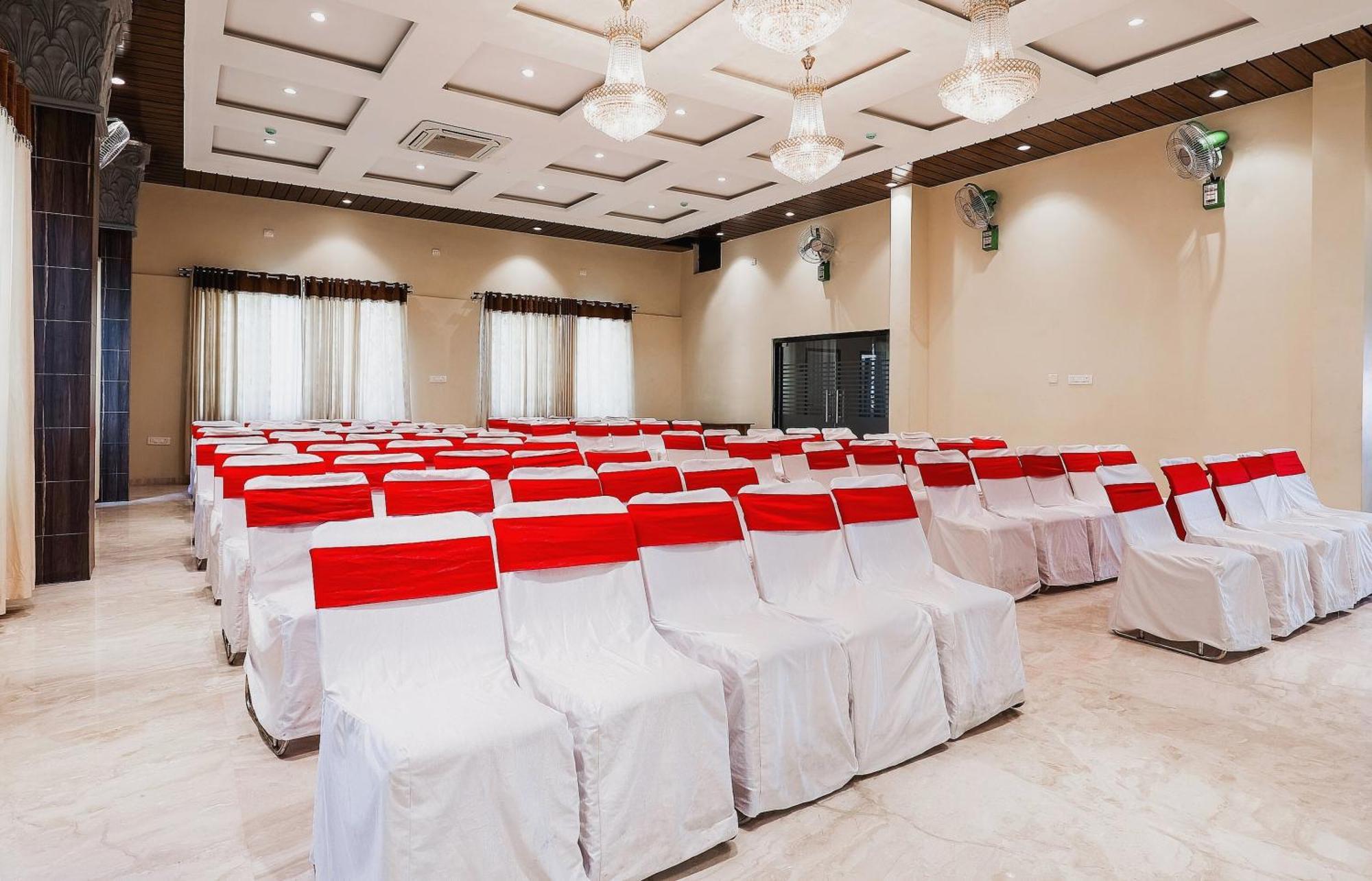 Capital O Sky Grand Hotell Hyderabad Eksteriør bilde