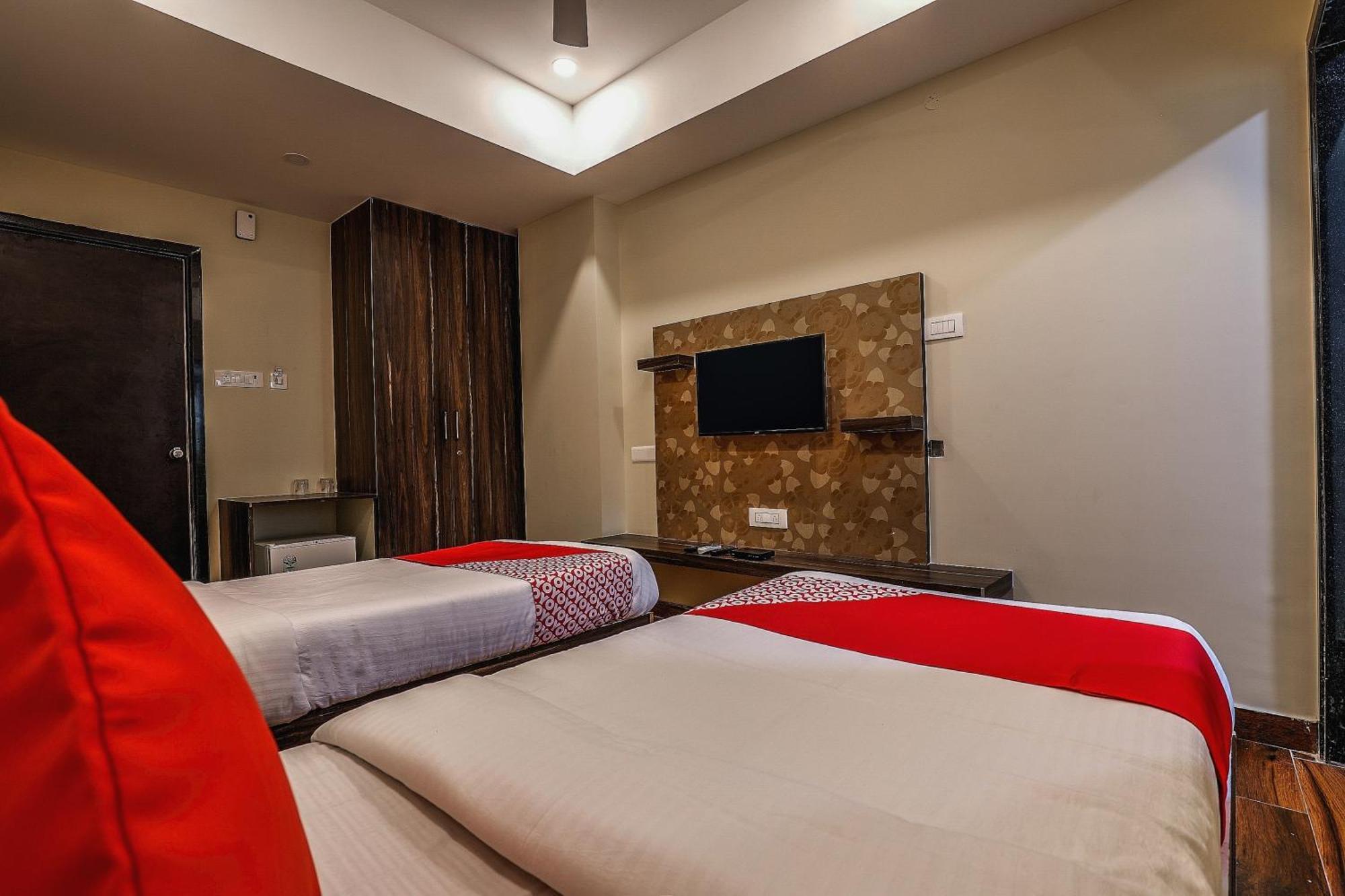 Capital O Sky Grand Hotell Hyderabad Eksteriør bilde