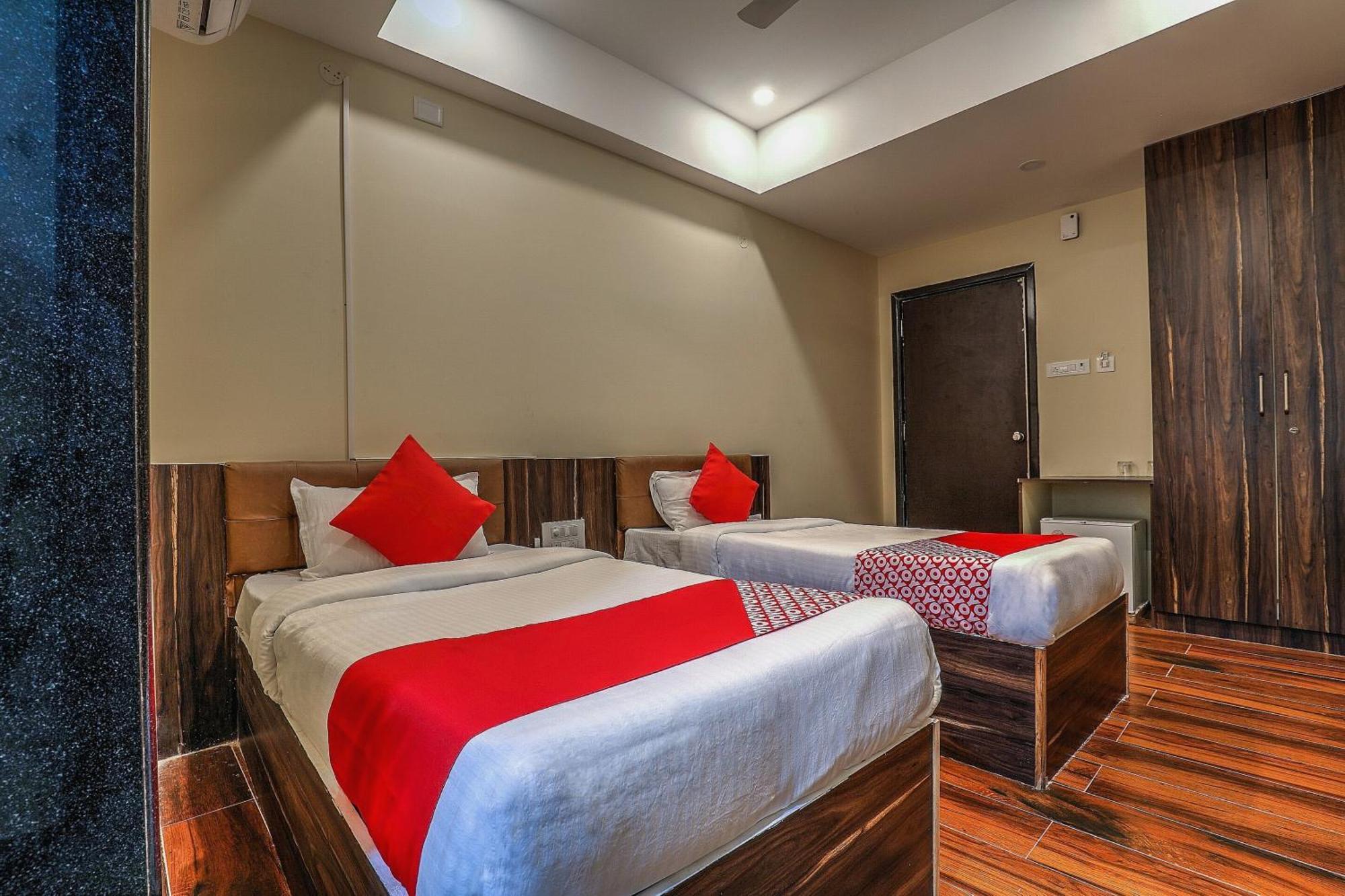 Capital O Sky Grand Hotell Hyderabad Eksteriør bilde