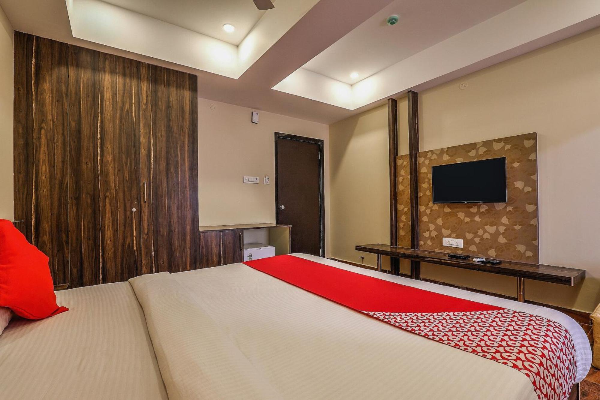 Capital O Sky Grand Hotell Hyderabad Eksteriør bilde