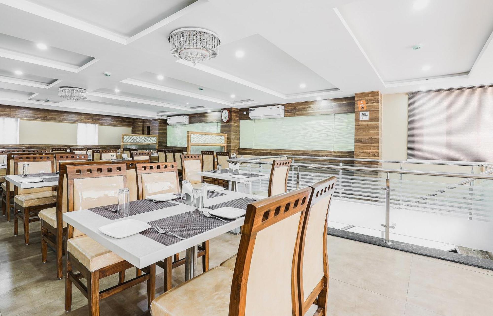 Capital O Sky Grand Hotell Hyderabad Eksteriør bilde