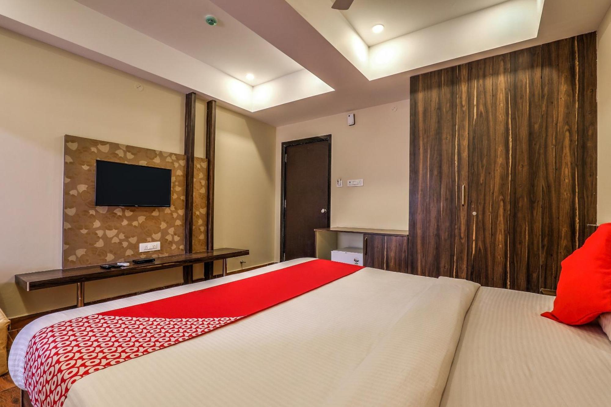 Capital O Sky Grand Hotell Hyderabad Eksteriør bilde